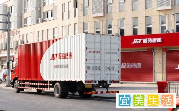 快递员集体罢工，大量包裹堆积如山无人送