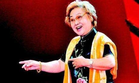 求这首歌的歌词：“花篮的花儿香，听我来唱一唱…来到了南泥湾，南泥湾好风光…”谢谢啦！