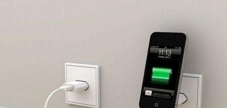 新买的iphone4s怎么充电