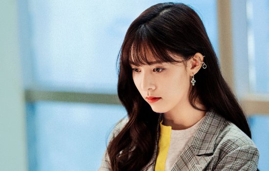 宋妍霏说“我妈一个人坐飞机走了”，她与妈妈发生了什么趣事吗？