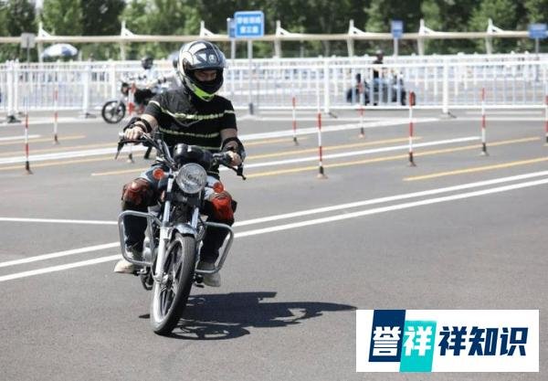 摩托车驾驶证考点舞弊，四人被拘——严肃考风考纪，维护交通安全