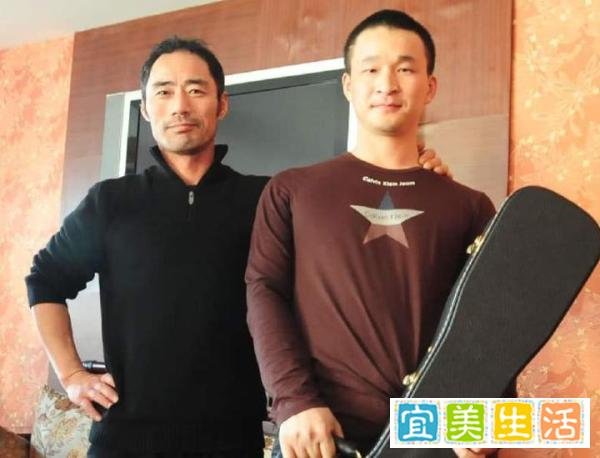 一夜成名后,成名曲遭禁唱,被汪峰告侵权的旭日阳刚,如今怎样了