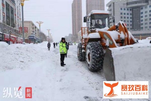 黑龙江鹤岗遭遇特大暴雪。鹤岗挺住！