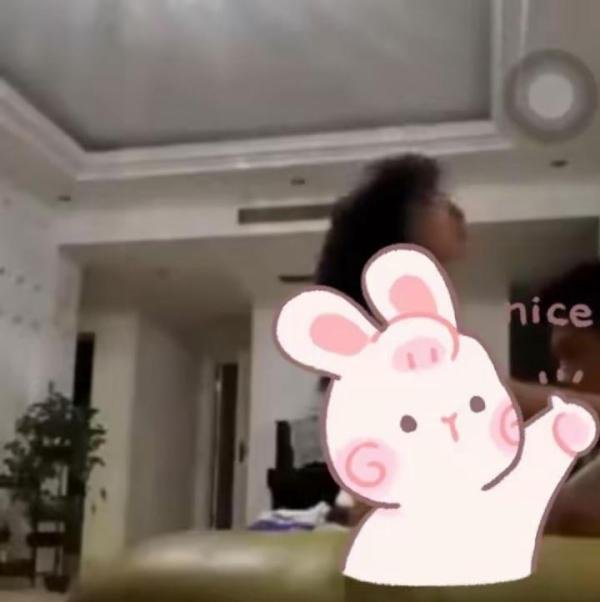 女业主带同事回家偷荤，拍下不雅视频，误发到业主总群，太尴尬了！