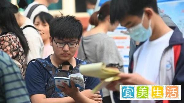 人民日报评高考迟到破例入场：破例入场于法有据，为“温情”点赞