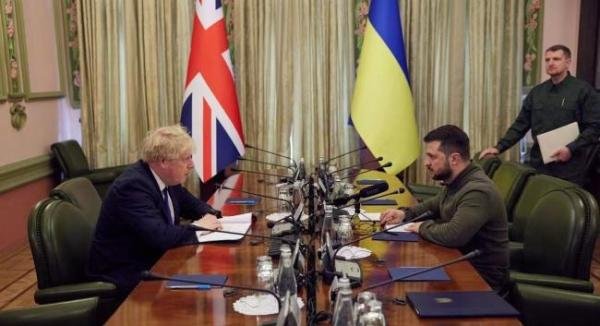 英首相与泽连斯基在基辅高调巡街 这是咋情况？