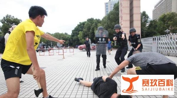 痛心！高校男生被室友杀害，家属发声：因发生口角，被捅多刀致死