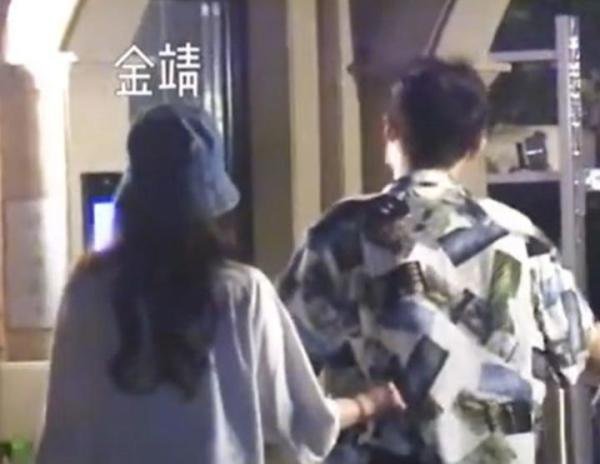 金靖舒奕橙恋情被曝光，两人十分亲密，网友：心疼李佳琦！