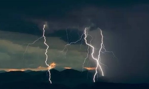 春雷一声响,惊醒梦中人.什么意思