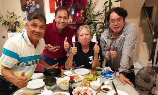 不敢想象，洪金宝曾被称为“最灵活的胖子”，如今竟然瘦到脱相