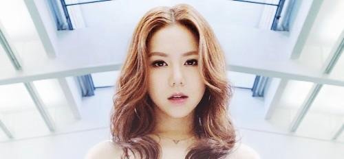 邓紫棋被曝和绯闻男友甜蜜靠肩，力甩林宥嘉前女友称号！