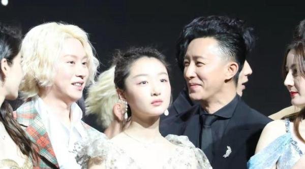 韩庚金希澈世纪同框，牵手拥抱引回忆杀，十年庚澈终于毕业？
