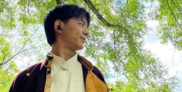 丁真说不火做乞丐都可以 坦然接受命运的馈赠