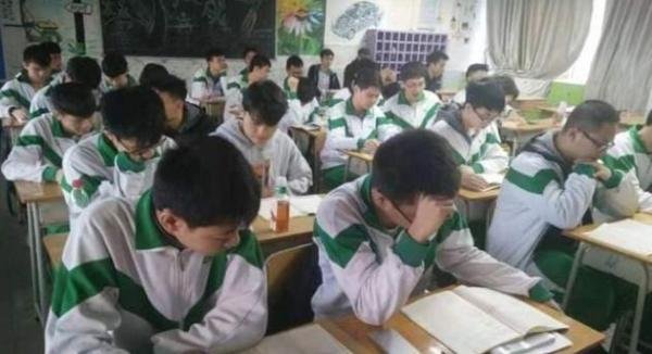 马嘉祺2022年高考365分过线,之前被大V嘲笑去年高考307分还作假