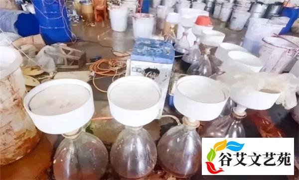 广东“第一毒村”覆灭，海陆空军队齐出动，美国以为要打仗