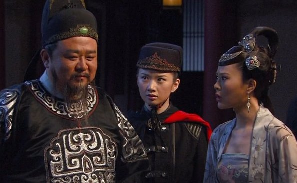 神探狄仁杰第三部里面的小桃和薇儿是谁？