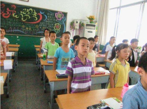 山西朔州某中学女教师因未收到学生鲜花而发飙，是为何？