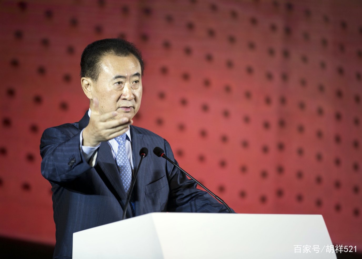 王健林旗下AMC院线暴涨300%，造成此现象的原因是什么？