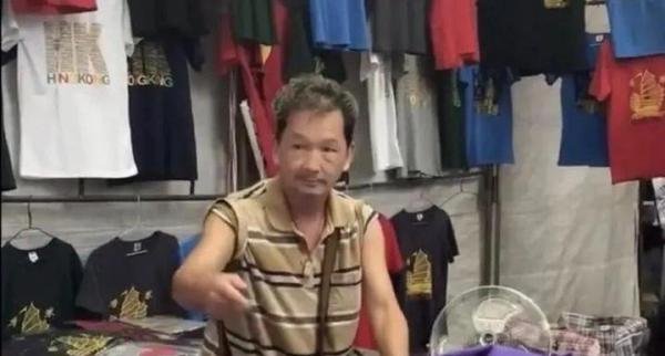 66岁影帝落魄街头“卖衣服”：谁活着，不是一场荆棘