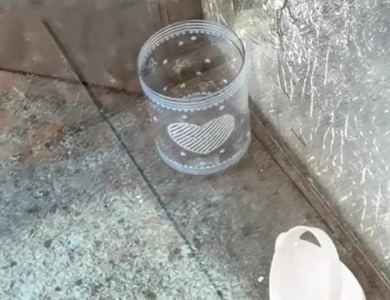 在上海电话亭住了一个月的女人是谁 这是咋情况？