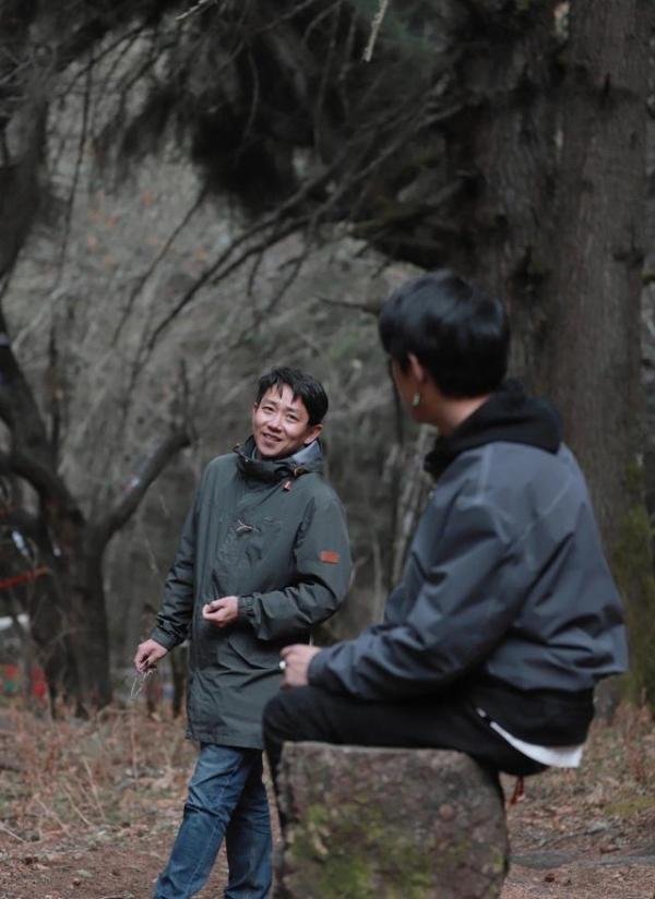 丁真和老板的合照有故事感 这是咋情况？