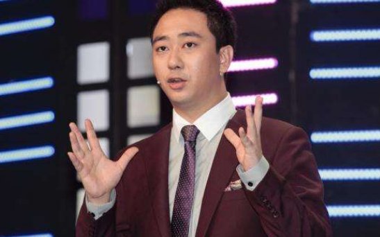扇耳光、烫烟头,王自健曾被前妻家暴的细节究竟是怎样的?