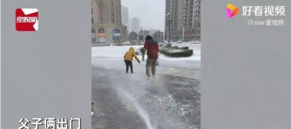 河北大雪父子俩出门被吹平移 这是咋情况？
