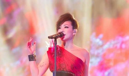 林忆莲与相恋8年小男友分手:恋爱谈太久,感情终归平淡
