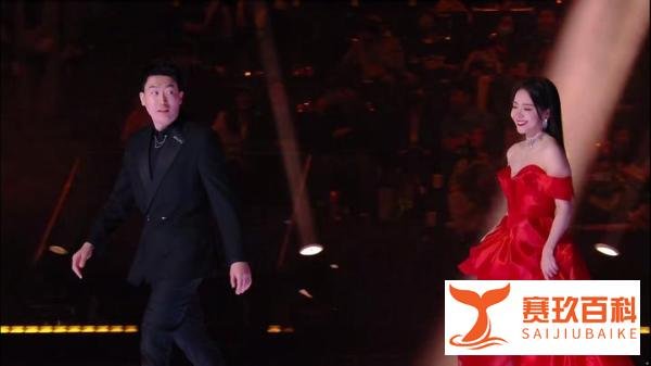 LPL十周年之夜，管泽元求婚余霜成功！恭喜LPL这对金童玉女