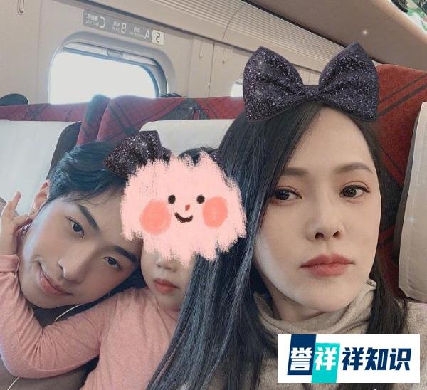 庾澄庆晒一家四口合照，遭指责后道歉，不必心疼大儿子，他们爱他