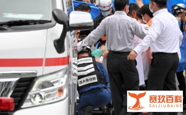 奈良医生透露抢救安倍细节：急救小组达41人，输了2到3人份血液