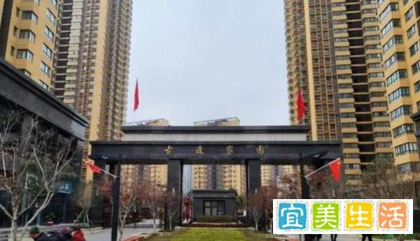 咸阳一公租房小区被曝“豪车如云”，公租房到底保障了谁？