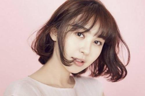 李菲儿带着名牌为自己拉票，入行十几年的她为何没有代表作？