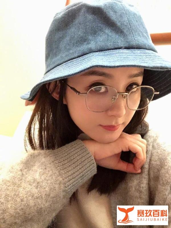 赵丽颖罕见晒健身照，粉丝大呼似“金刚芭比”