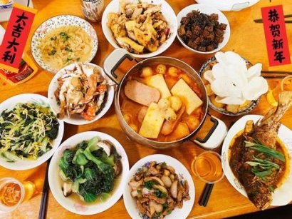 12岁男孩独自做9菜1汤年夜饭，懂事的孩子为何总是令人更心疼？