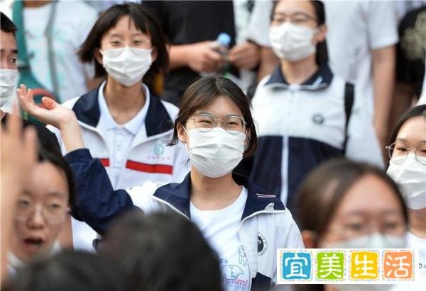 人民日报评高考迟到破例入场：破例入场于法有据，为“温情”点赞