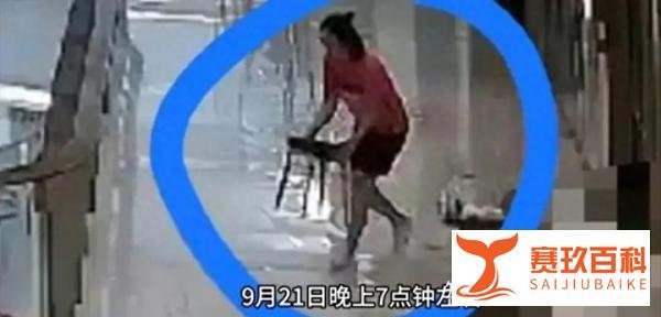 女子商场跳楼砸中路人，两人均已身亡！警方通报，网友评论引热议