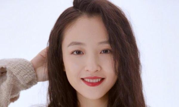 吴倩军装独白,表达对军人的热爱,宛如“女战士”的样子
