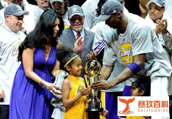 科比6口之家只剩4人!38岁瓦妮莎晒照让人心疼!打理家产也很累!