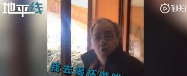 太可爱了，意大利老爷爷过嘴瘾式出门