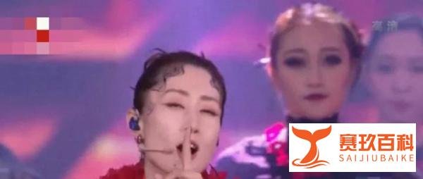 44岁刘敏涛又出唱跳神作，眼神迷离表情魔性，网友：发型像妖精
