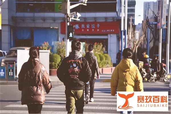 大学生隐瞒学历进厂大螺丝，谁之过？