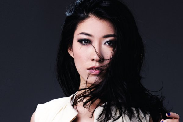 曲婉婷为何不敢回国？