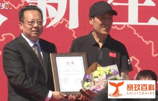 5个荣誉博士、3个特殊教授，张艺谋受聘北影、北舞，传授光影艺术