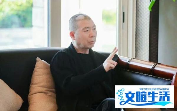 65岁冯小刚被传病危移民、徐帆崩溃放弃，本人回应：完全是杜撰