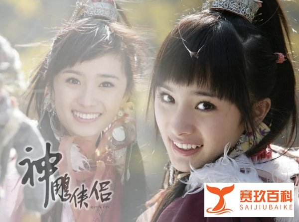 杨幂刘亦菲同框旧照引热议，片场同撑一把伞，满脸胶原蛋白好青涩