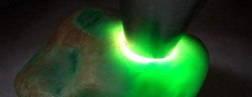 翡翠原石怎样从皮色开到满绿