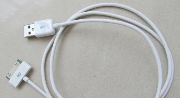新买的iphone4s怎么充电
