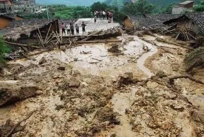 四川l乐山洪水拦腰截断大桥,受灾情况如何?