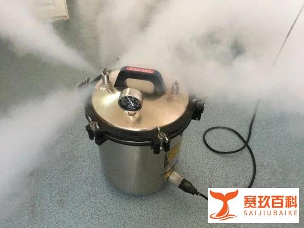 青岛海浪翻涌瞬间被冻住 这是咋情况?
